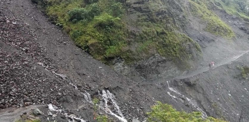 म्याग्दीका मुख्य सडक नै अवरुद्ध