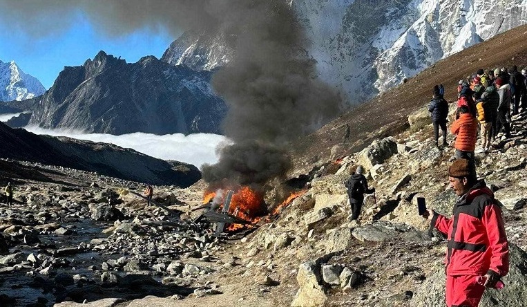 सोलुखुम्बुमा तीन महिनामै दुई वटा हेलिकप्टर दुर्घटना, हेलिकप्टरविहीन बन्याे मनाङ एअर