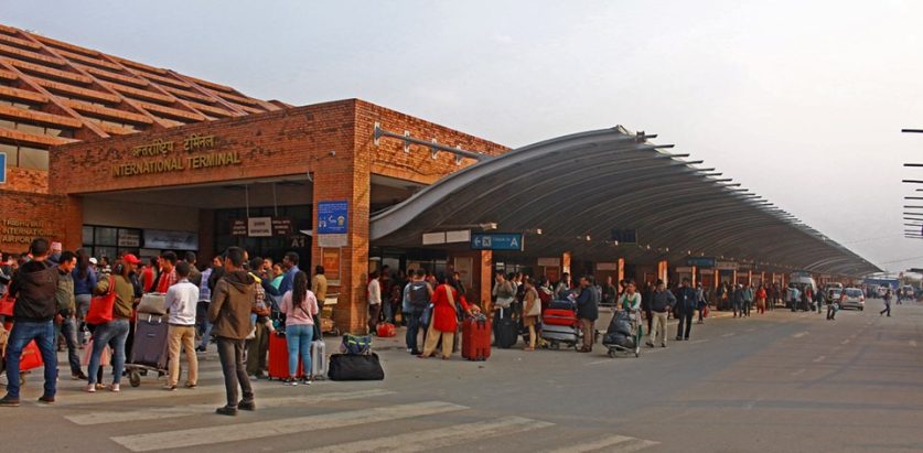 विमानस्थलबाट सुनसहित दुई जना पक्राउ