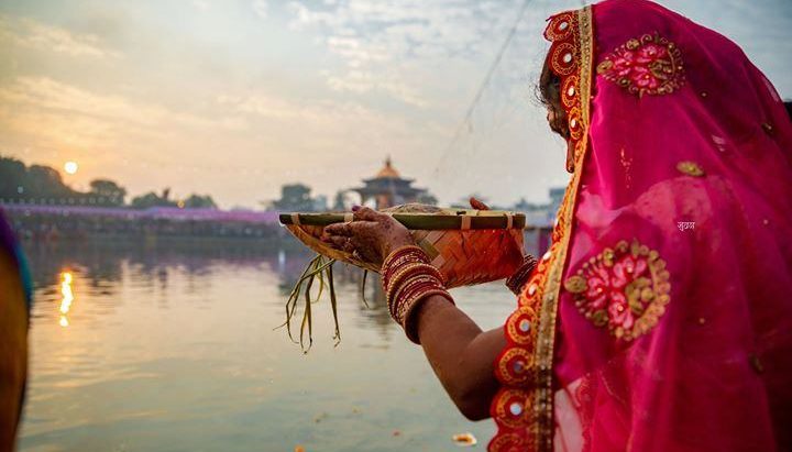 छठ पर्वको मुख्य दिन आज अस्ताउँदो सूर्यलाई अर्घ्य दिइँदै,