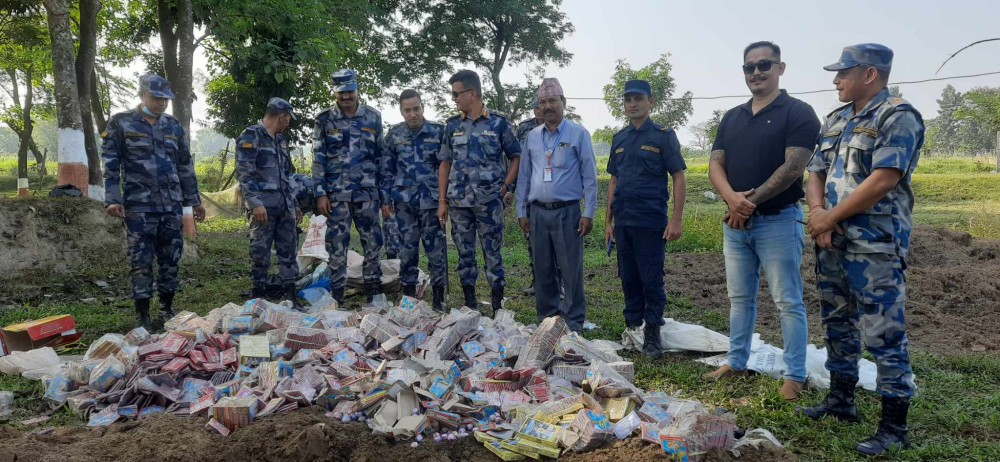 झापामा सशस्त्रको सक्रियता : साढे ९ लाखको पटाका बरामद गरी नष्ट