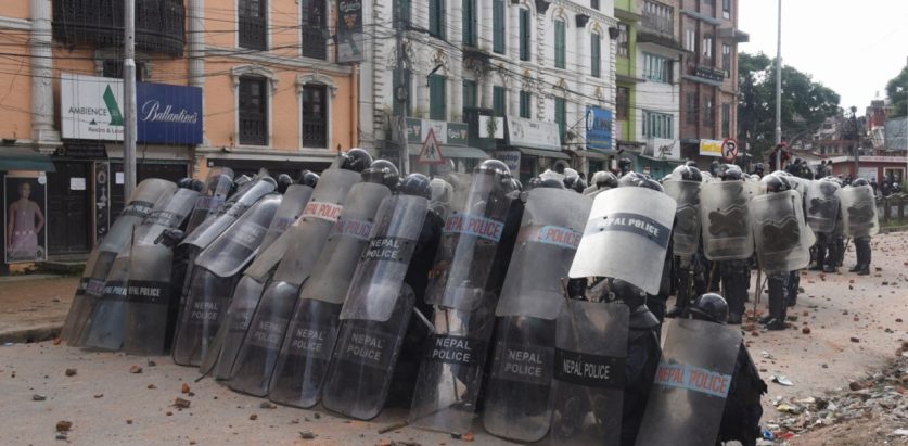 प्रहरीलाई ढुंगा हान्ने ५ जना पक्राउ