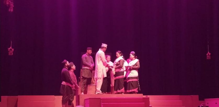 पोखरामा एक चिहानको प्रदर्शन