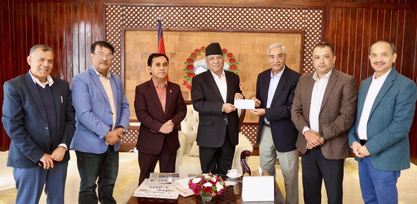 कांग्रेसद्वारा भूकम्प राहतस्वरूप प्रधानमन्त्रीलाई ५० लाख हस्तान्तरण