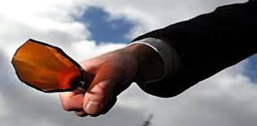 बियरको बोतलले प्रहार गर्दा २ जना घाइते