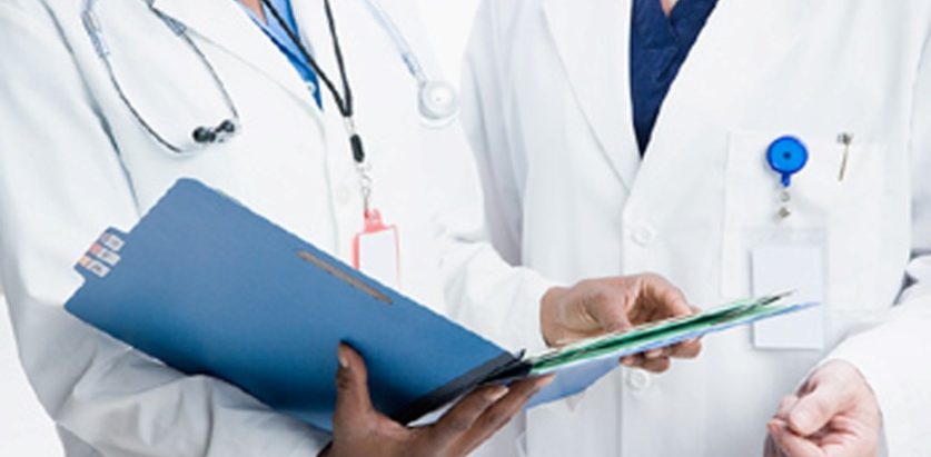 सरकारी चिकित्सकले  बिरामी जाँच्दा आफ्नो विवरण खुलाउनु पर्ने