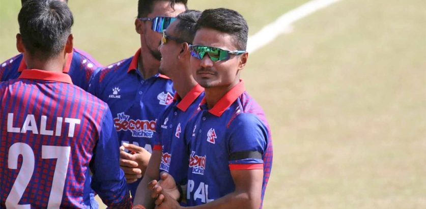 भूकम्पको क्षतिको शोकमा नेपाली क्रिकेटरले गरे मौनधारण, कालोपट्टी बाँधेर मैदानमा खेल्दै