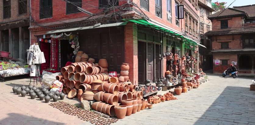 तिहारका लागि माटोको पाला बनाउन भ्याईनभ्याइ