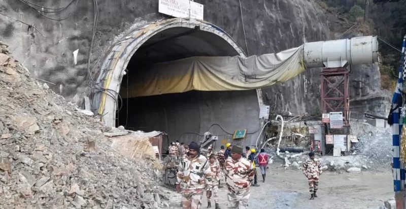उत्तराखण्डमा सुरुङ भत्किँदा ३६ मजदुर फसे, उद्धार कार्य जारी