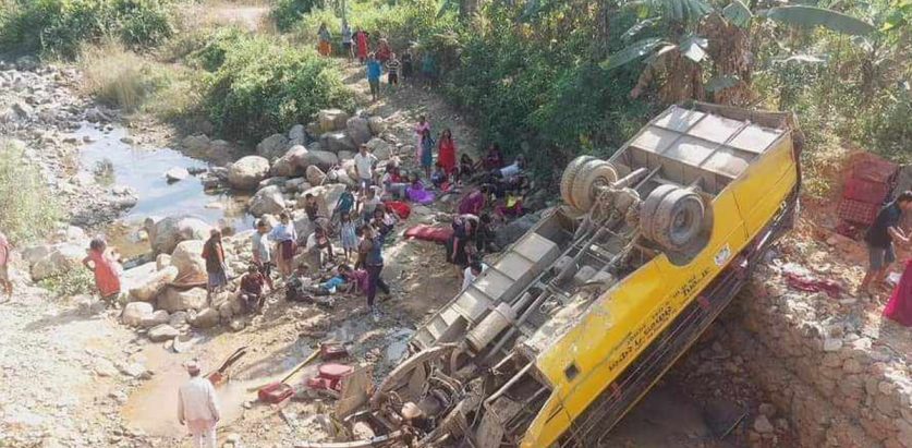 पिकनिक खाएर फर्किंदा दुर्घटना, ३ जनाको मृत्यु, ३९ घाइते