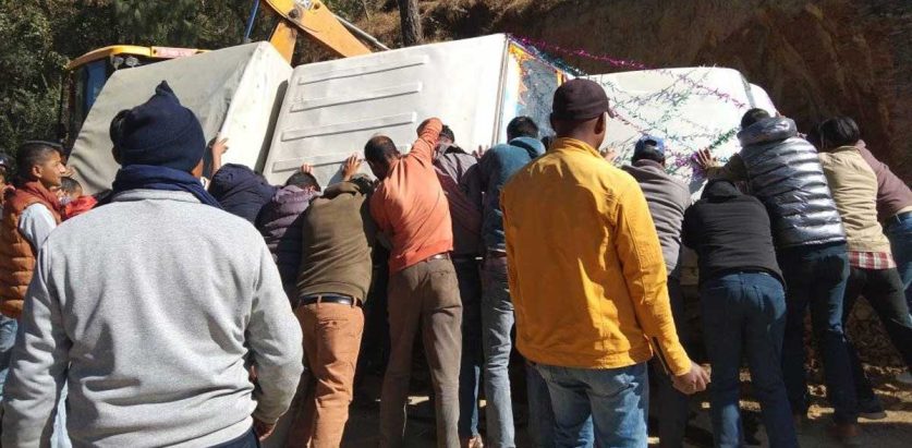 बैतडीमा जन्ती बोकेको जीप दुर्घटना