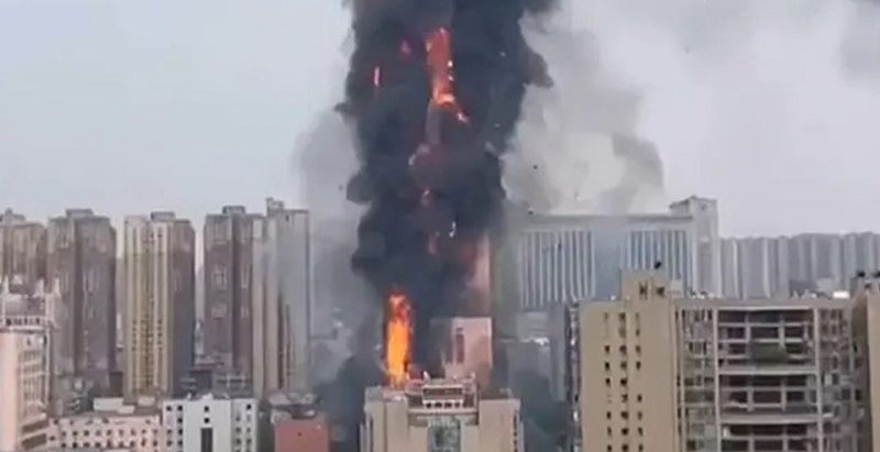 चीनको साङ्सी प्रान्तकाे एक भवनमा आगलागी हुँदा ११ जनाको ज्यान गयो