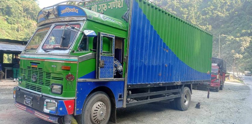 १०,७०० थान टेन्ट लिएर जाजरकोट जाँदै सशस्त्र प्रहरी