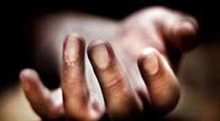 बैतडीमा कोदालो प्रहारबाट एक जनाको मृत्यु ,दुई कर्मचारी घाइते