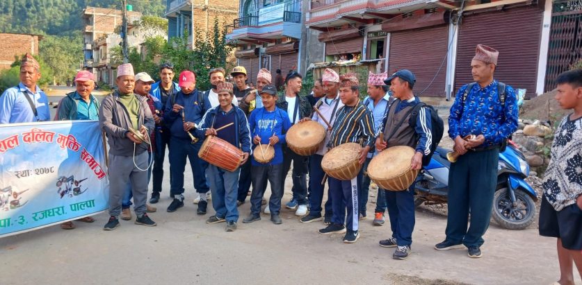 देउसीभैलोमा मौलिकपन हराउन थालेपछि…..