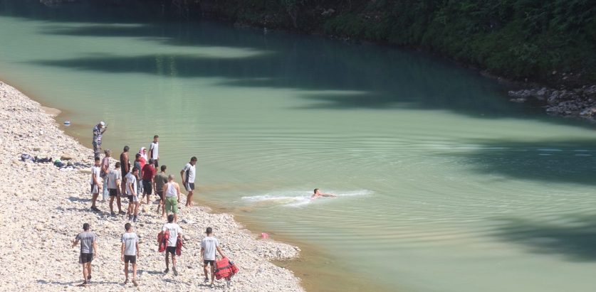 कालीगण्डकीमा हाम फालेका व्यक्तिको प्रहरीद्वारा उद्धार