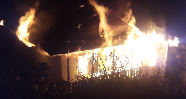 खोटाङको धितुङमा बिजुली सर्ट भएर घर जल्यो : २५ लाख रुपैयाँ बराबरको क्षति