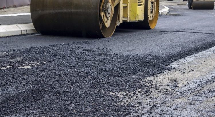 मुग्लिन-पोखरा सडक : डुम्रे–छिर्कने खण्डमा कालोपत्र गर्न थालियो