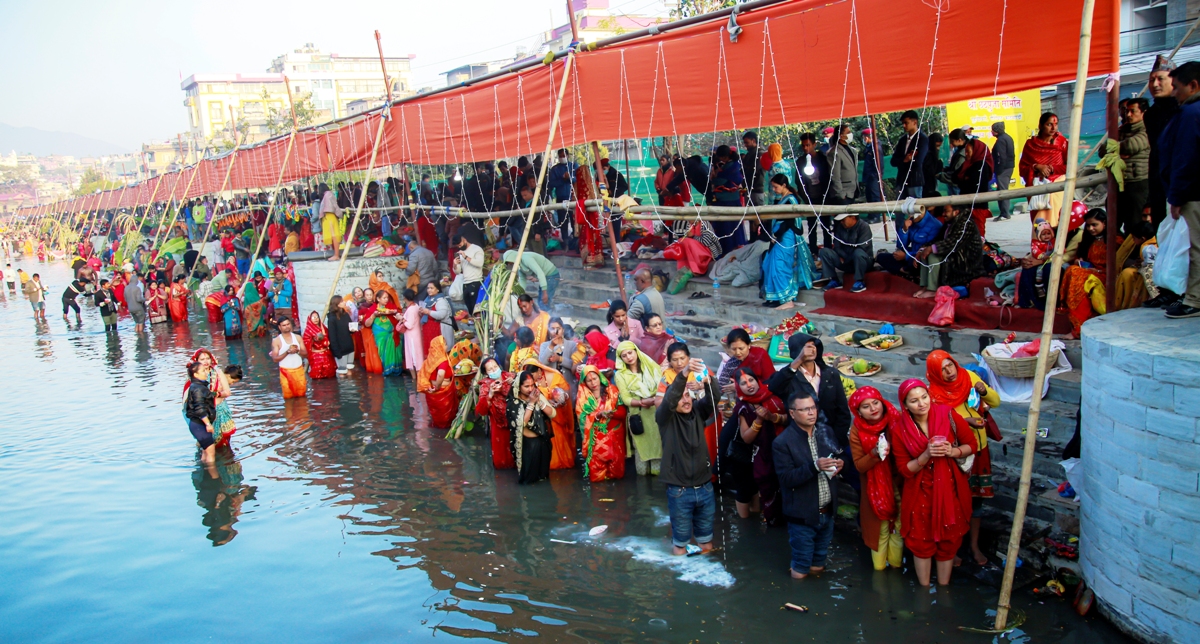 उदाउँदो सूर्यलाई अर्घ्य दिँदै छठ पर्व सम्पन्न