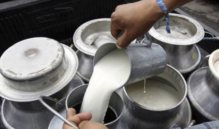 कोशी प्रदेशमा दूधको मूल्य प्रतिलिटर १० रुपियाँ घट्यो