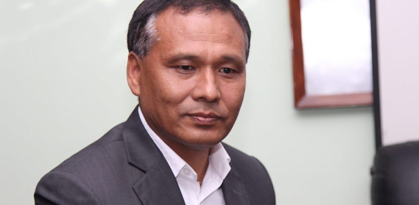 कुलमान घिसिङलाई कार्यालय प्रवेशमा रोक