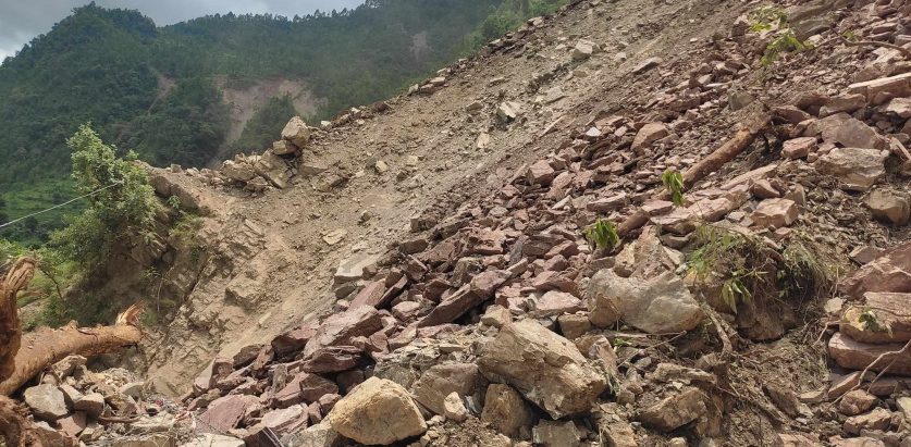 प्यूठान र रोल्पा जाने सडक १६ घण्टा बन्द