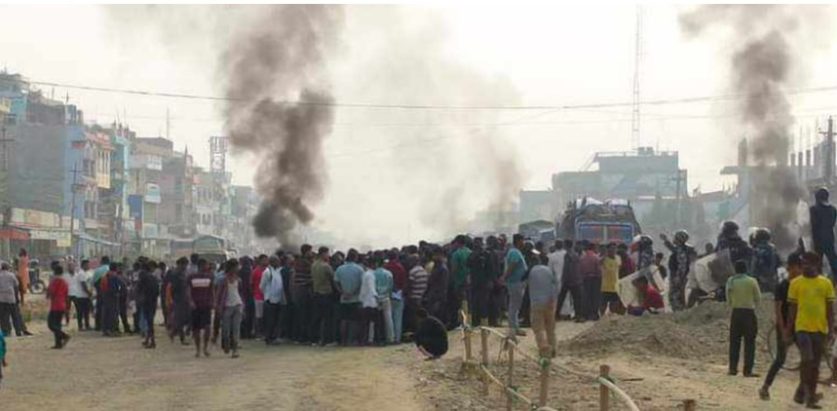 प्रधानाध्यापक मृत्यु प्रकरणको छानबिनको माग गर्दै मिर्चैयामा प्रदर्शन