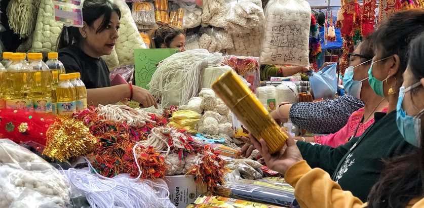 बजारमा तिहारको सामान किन्नेको घुइँचो