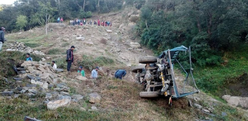 सिन्धुपाल्चोकमा मिनि ट्रक दुर्घटना