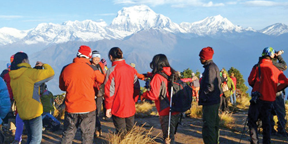 लाखौँ पर्यटक नेपाल भित्रिए