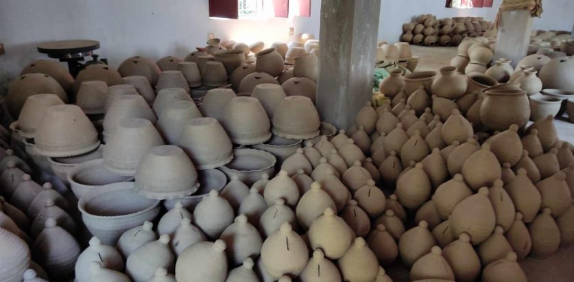 छठ आउँदै गर्दा कुम्हाल जातिलाई माटोका सामग्री बनाउने चटारो