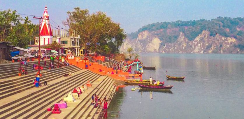 देवघाटधाम क्षेत्रको सरसफाइमा जुटे युवा