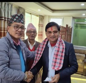 राप्रपा प्रवेश गरे एमाले कोशी प्रदेश कमिटी सदस्य किशोर कार्की