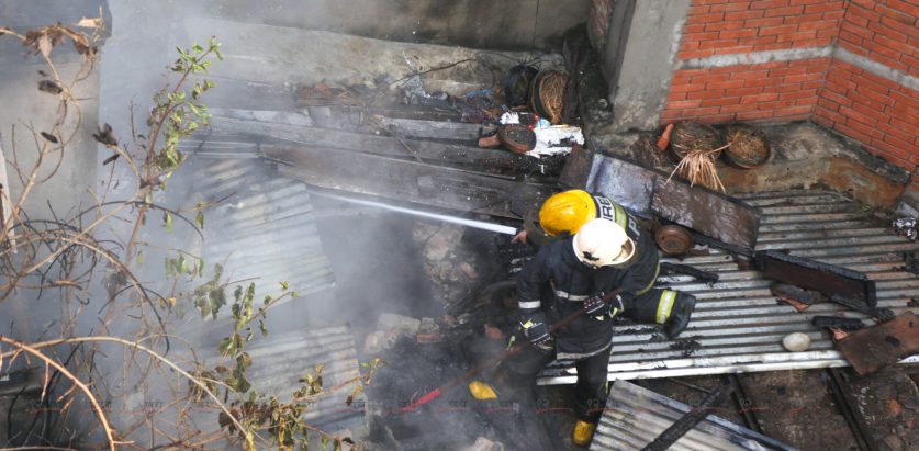 काठमाडौंको दमकल छिर्न नसक्ने ठाउँमा आगलागी