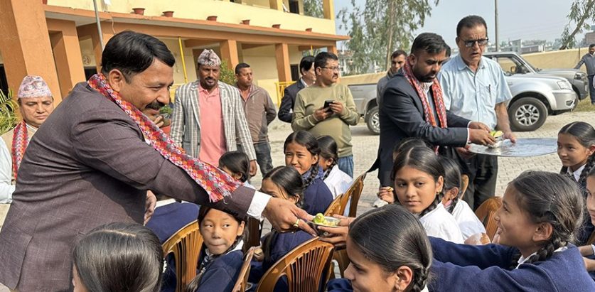 जंकफुड निषेधगरी स्कुलले ६ दिनमा ६ थरि खाजा खुवाउने