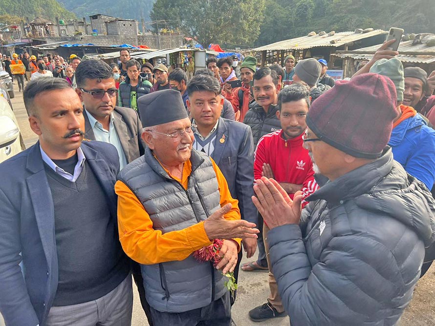 माओवादी नेता जनार्दन शर्माद्वारा ओलीलाई जाजरकोटमा स्वागत