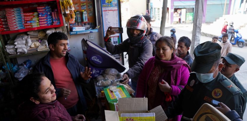 सुर्ती खोज्दै पसल-पसलमा महानगर