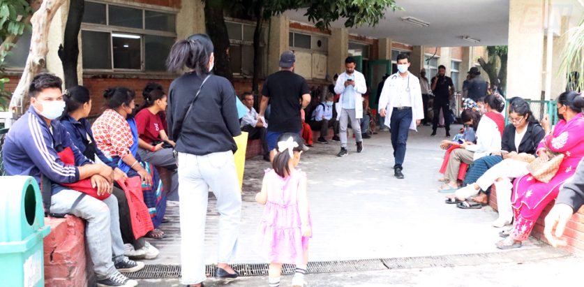 चिसोसँगै अस्पतालमा बिरामीको खचाखच