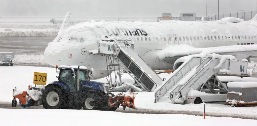 हिमपातका कारण ७ सय उडान रद्द