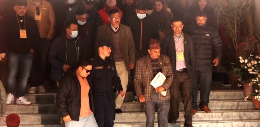 बालकृष्ण खाँणले ३० लाख दिने विश्वास दिलाए