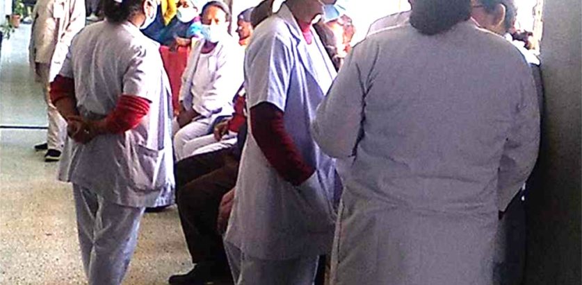 ८  महिनादेखिको तलब माग्दै वीरका कर्मचारी आन्दोलनमा