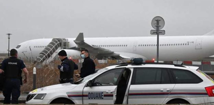 मानव तस्करीको आशंकामा ४ दिन फ्रान्समा रोकिएको विमान मुम्बई पुग्यो