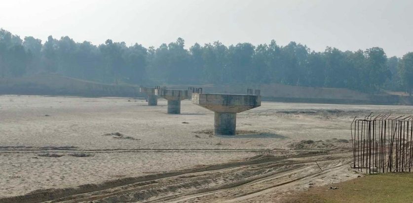 ८ वर्षमा ३ वटा पिलर उठाएर सरकारलाई मस्ती जनतालाई सास्ती