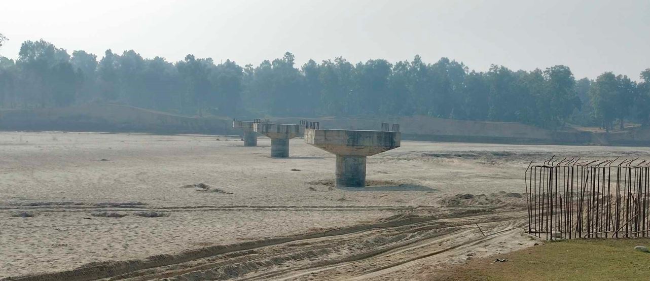 ८ वर्षमा ३ वटा पिलर उठाएर सरकारलाई मस्ती जनतालाई सास्ती