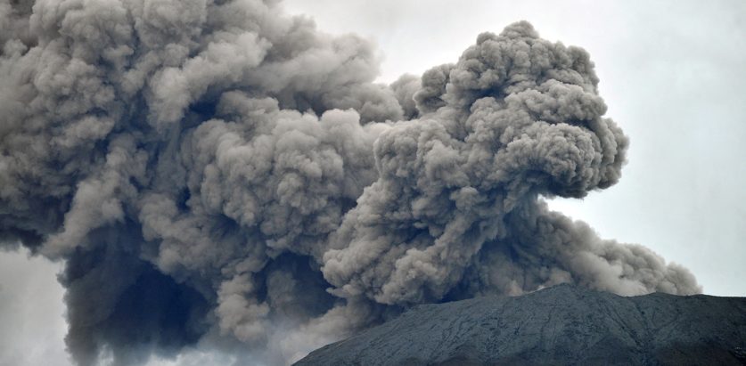 इन्डोनेसियाको ज्वालामुखी विस्फोटमा मृत्यु हुनेको संख्या २३ पुग्यो