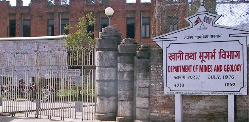 नेपालमै फलाम उत्खनन् गर्दै सरकार