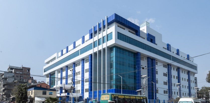 वीर अस्पतालका निर्देशक अदालत पुगे