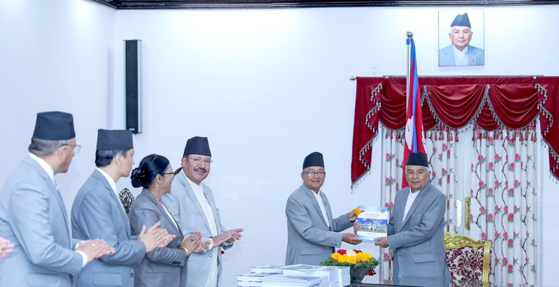 निर्वाचन आयोगको प्रतिवेदन राष्ट्रपति पौडेलद्वारा ग्रहण
