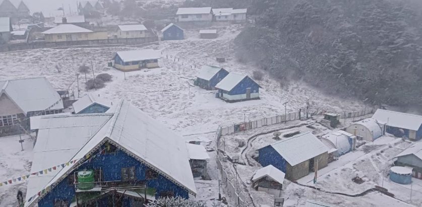 इलामको सन्दकपुर क्षेत्रमा हिमपात