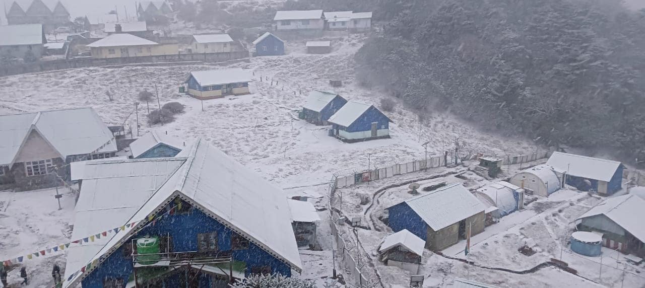 इलामको सन्दकपुर क्षेत्रमा हिमपात